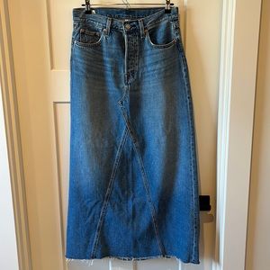 Levi’s denim maxi skirt 28